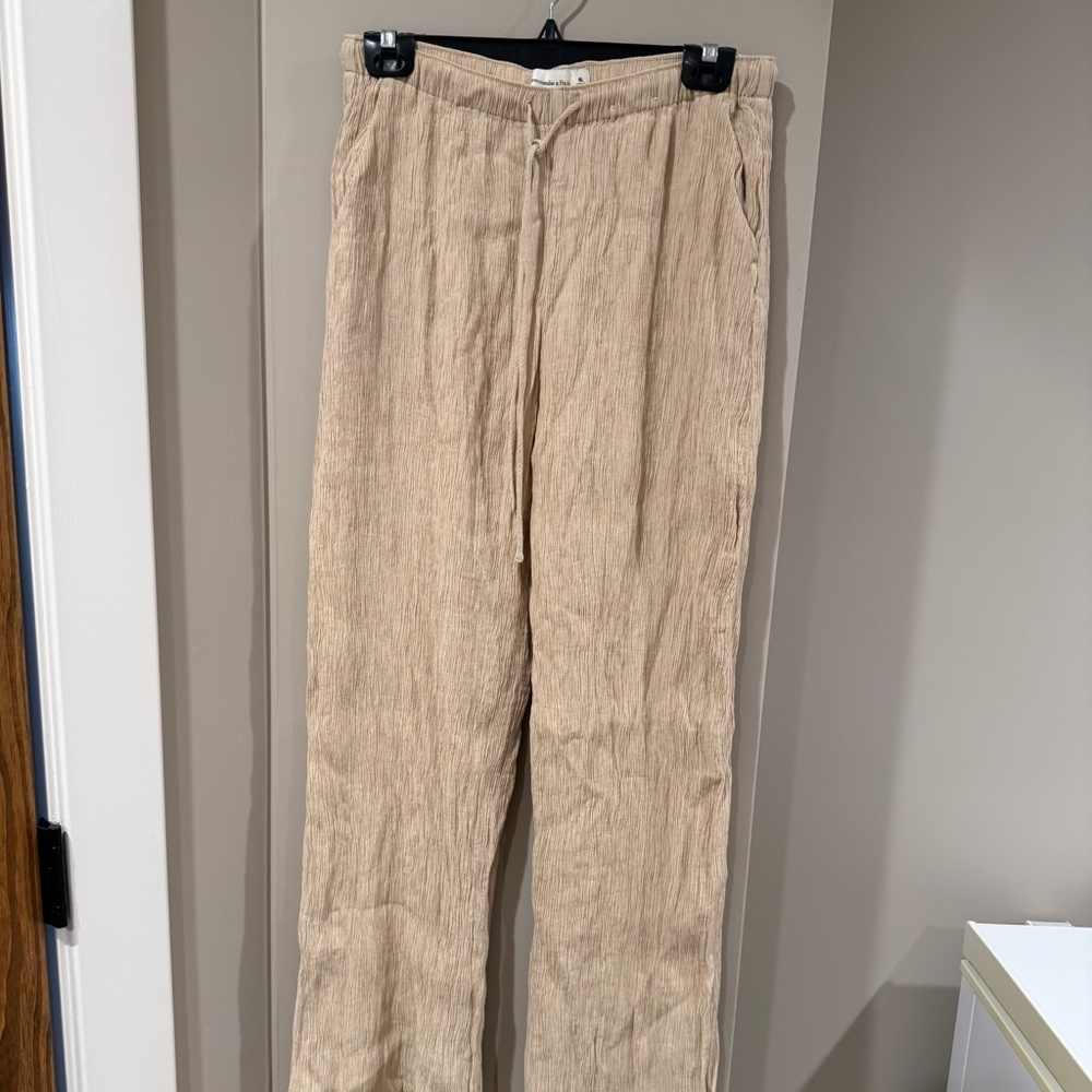 Abercrombie & Fitch Women's Crinkle Pull-On Wide Leg Pant Tan Size Medium